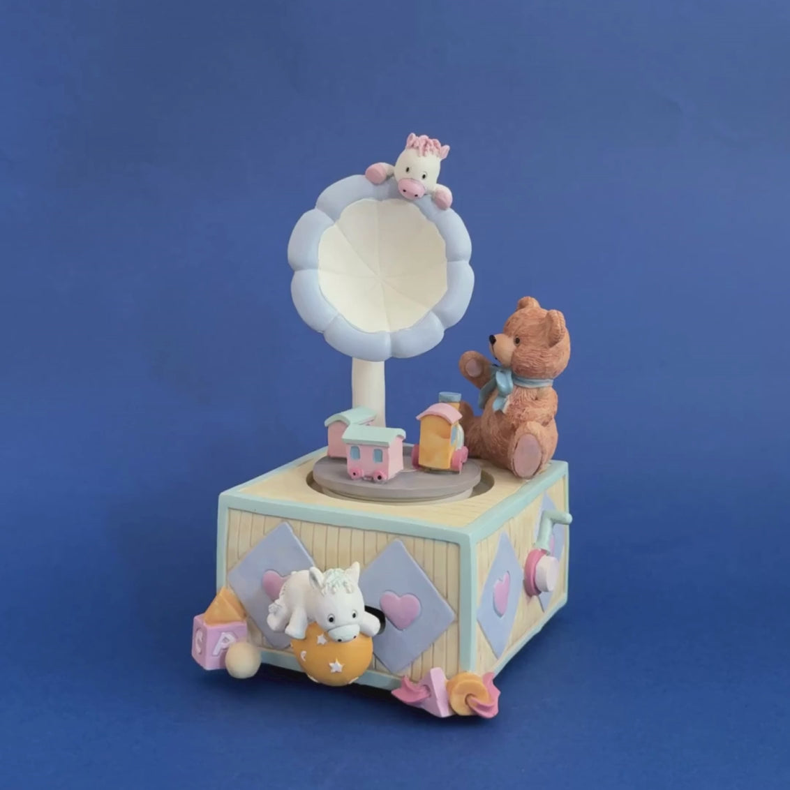 Load and play video in Gallery viewer, Teddy Bear Gramophone Music decor
